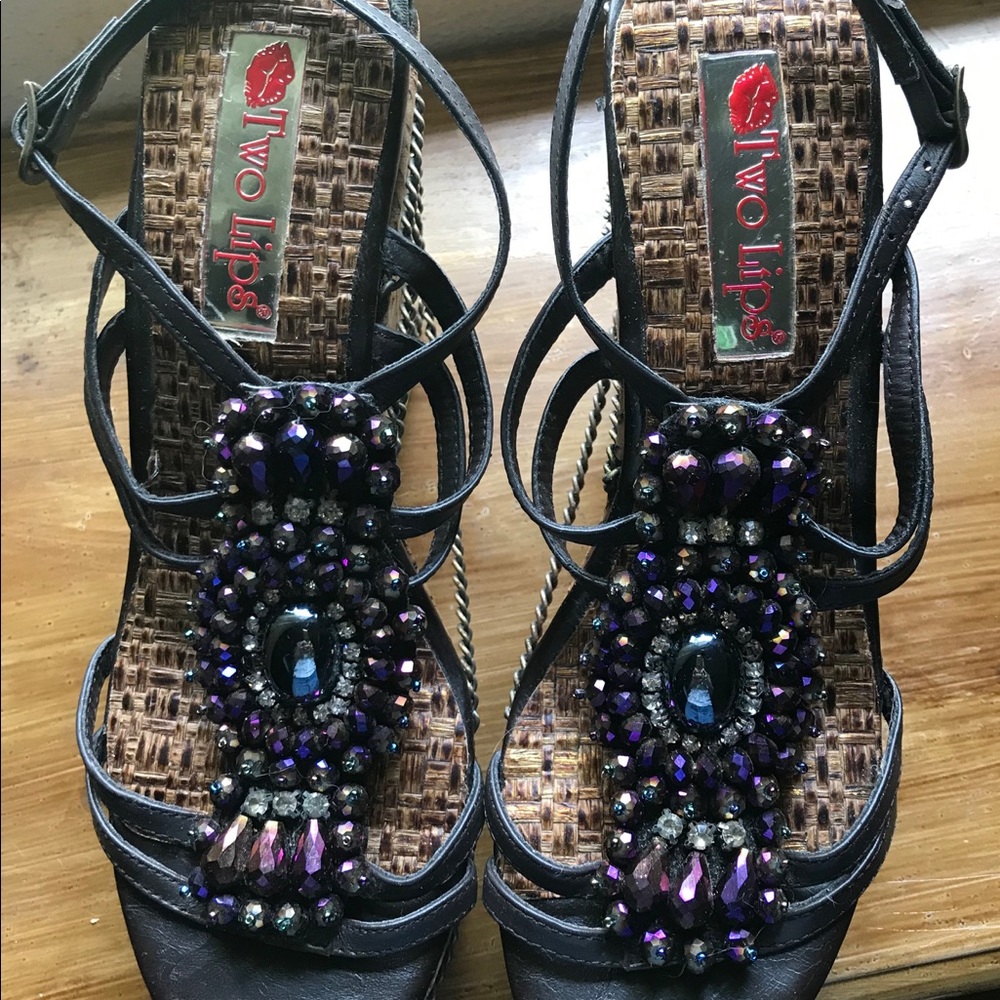 Platform wedge sandals with chain accents